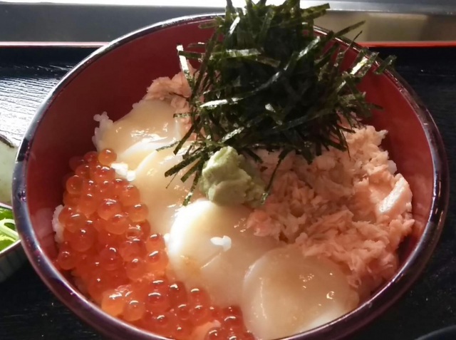 鮭いくらホタテの【ミックス丼】