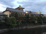 松川から見た東海館