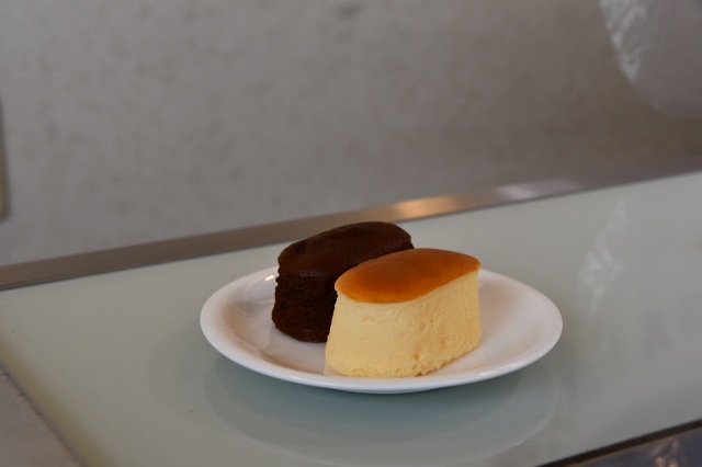 名物！プチチーズ￥130・プチチョコ￥150　(税抜き)