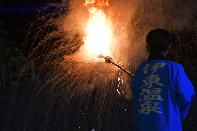 供養塔の点火